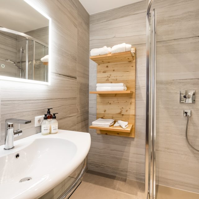 holzleiten zimmer simmering210 bad