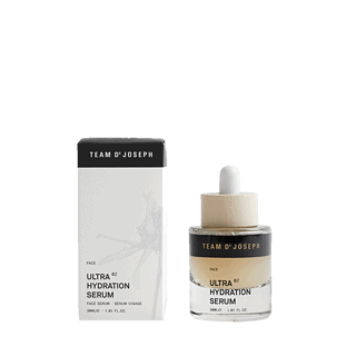Hydratisierendes Serum in Glasflasche mit Pipette