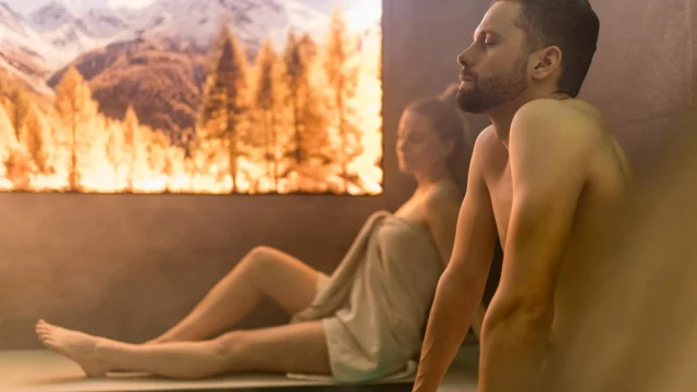 Entspannung in einer Sauna mit Bergpanorama