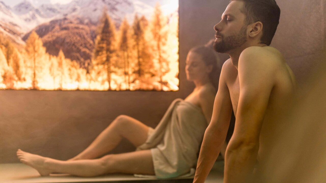 Entspannung in einer Sauna mit Bergpanorama