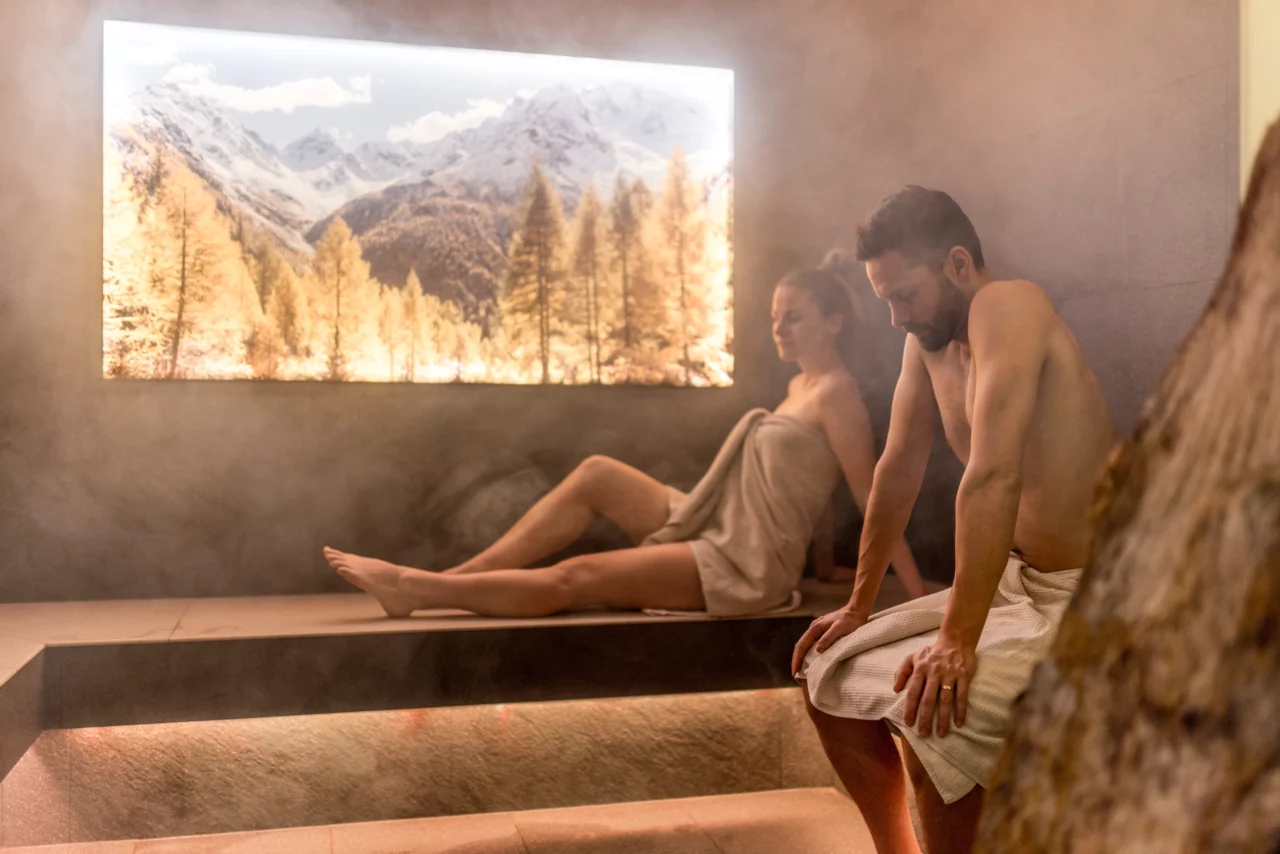 Entspannung in einer dampfenden Wellness-Oase
