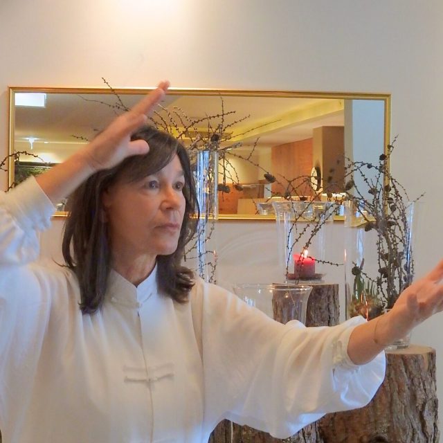 petra gommee qi gong schulter (3000 x 2000 px)